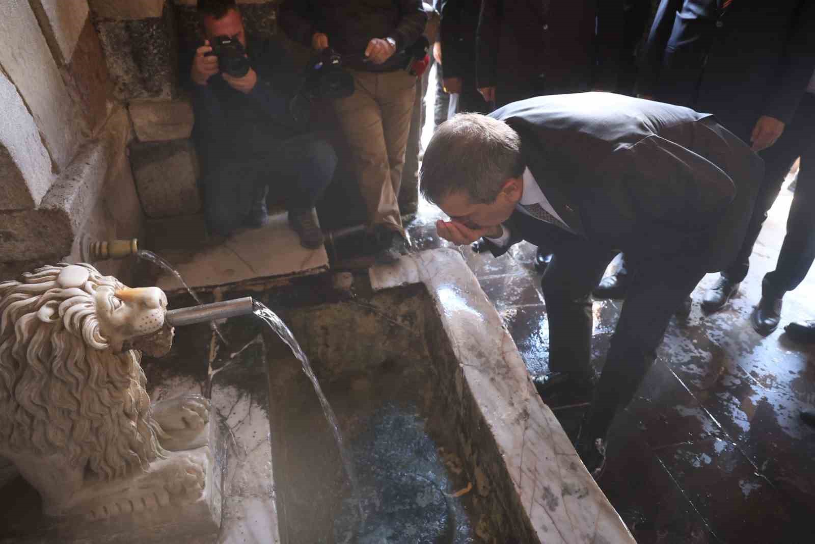 Bakan Tekin, Hacı Bektaş-ı Veli’nin kabrini ziyaret etti
