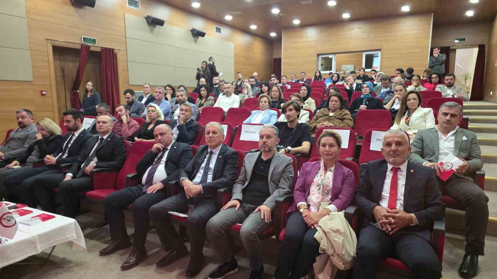 D&uuml;zceli eczacılar başkanlarını se&ccedil;iyor
