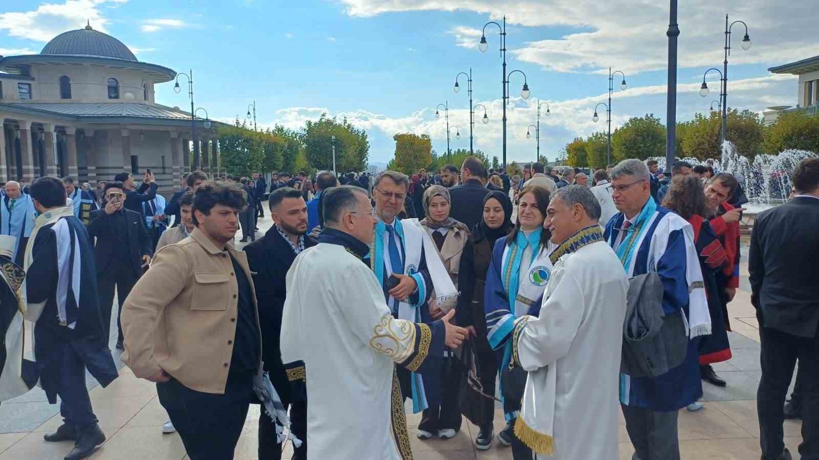 Rekt&ouml;r Kırışık, Cumhurbaşkanlığı K&uuml;lliyesi&rsquo;ndeki Akademik yıl a&ccedil;ılış t&ouml;renine katıldı
