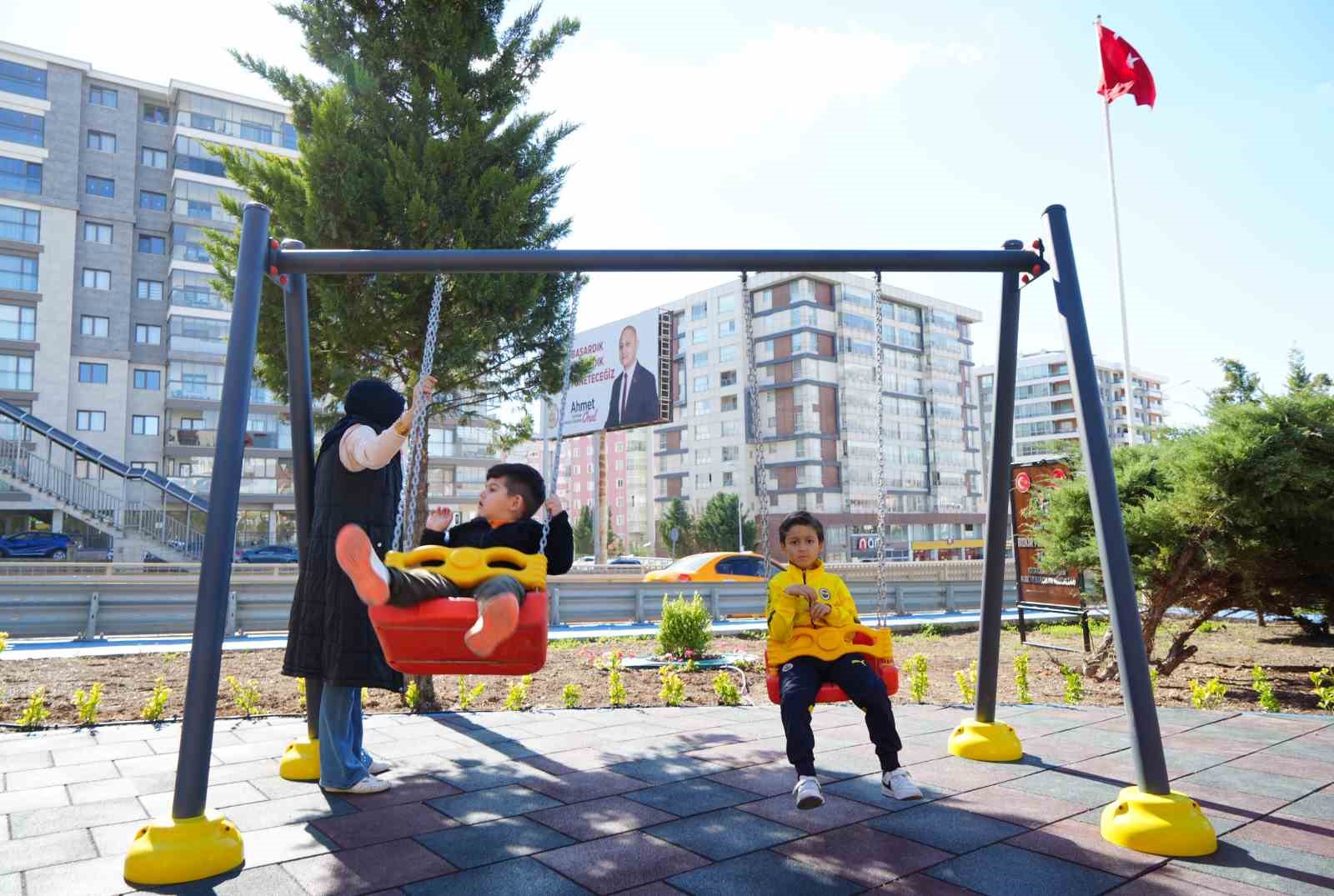 Oğlunun oru&ccedil;luyken şehit d&uuml;şt&uuml;ğ&uuml;n&uuml; s&ouml;yleyen anneden duygulandıran istek
