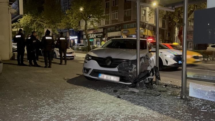 Tekirdağ&rsquo;da polisten ka&ccedil;an alkoll&uuml; s&uuml;r&uuml;c&uuml; durağa daldı
