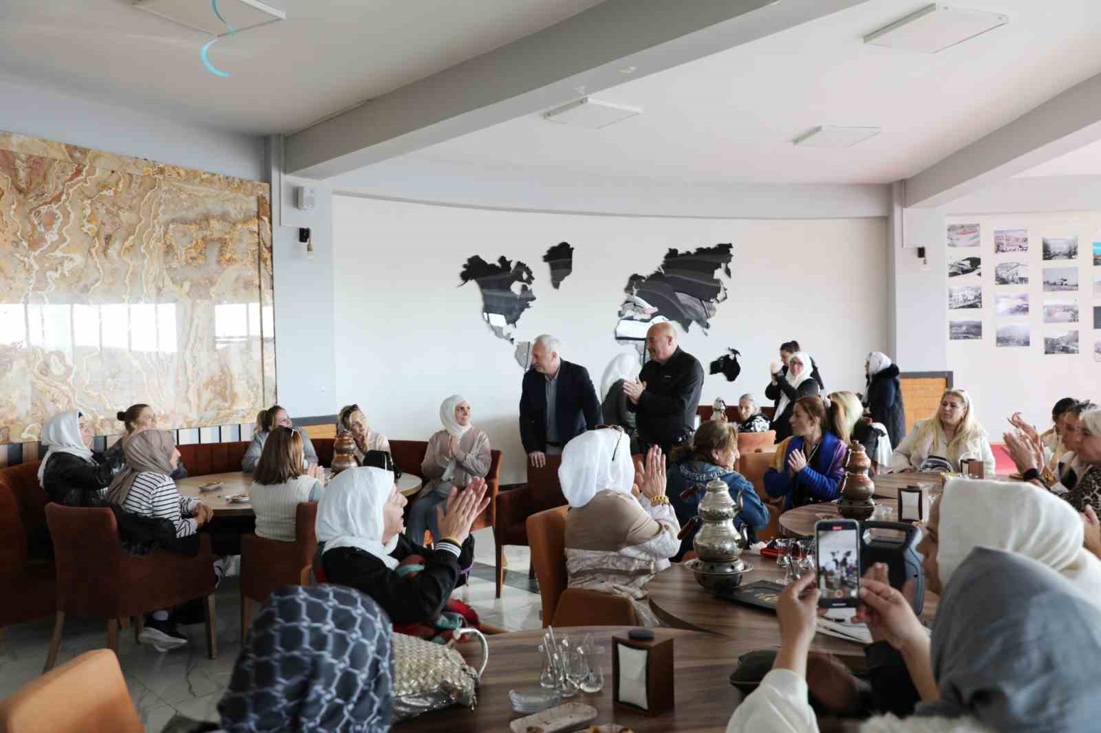 Memleket &ouml;zlemi &ccedil;eken 50 Bayburtlu baba ocağına getirildi
