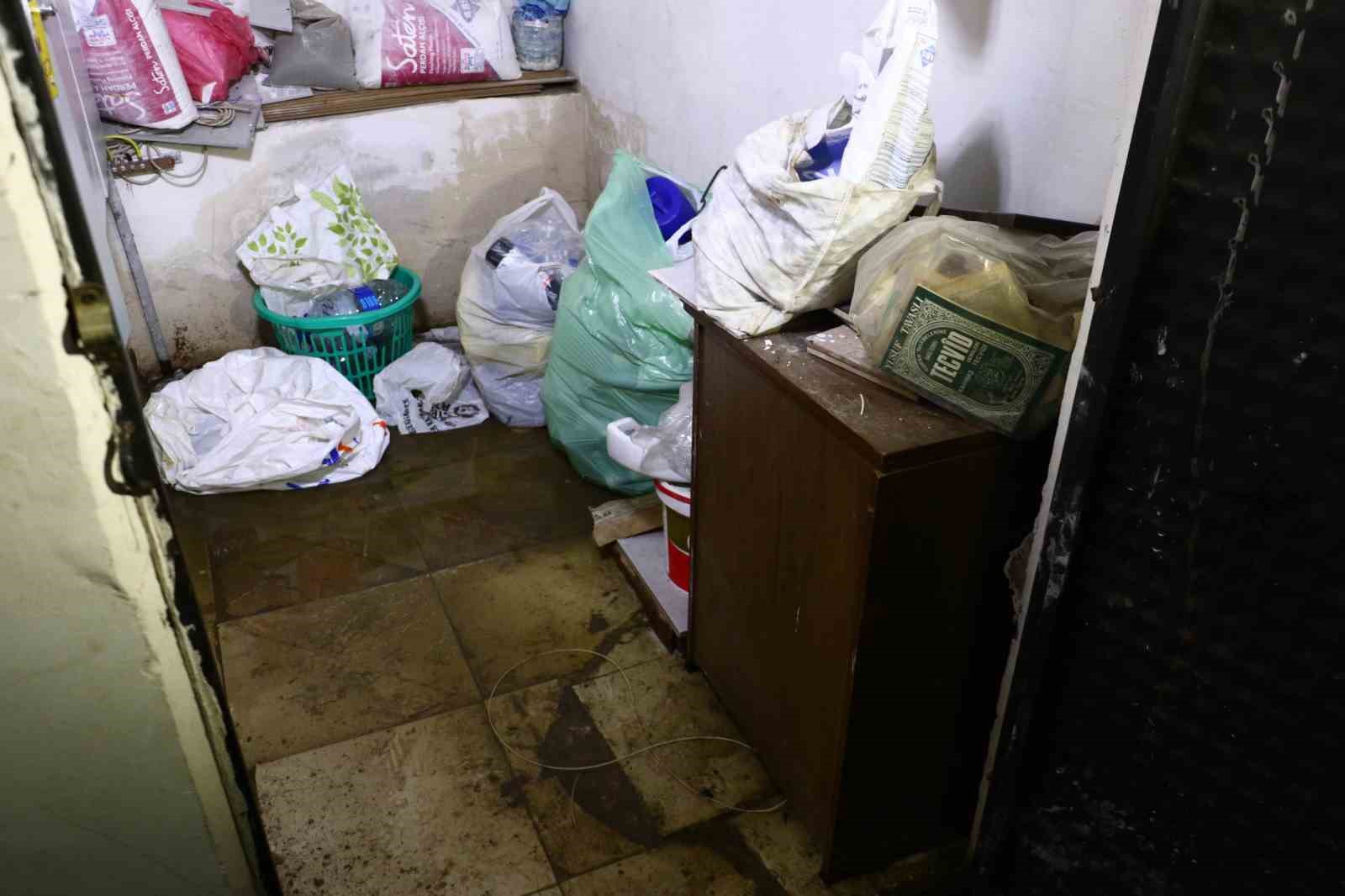 Yağmurun etkisiyle atık borusu evine taşan adamdan ABB’ye isyan