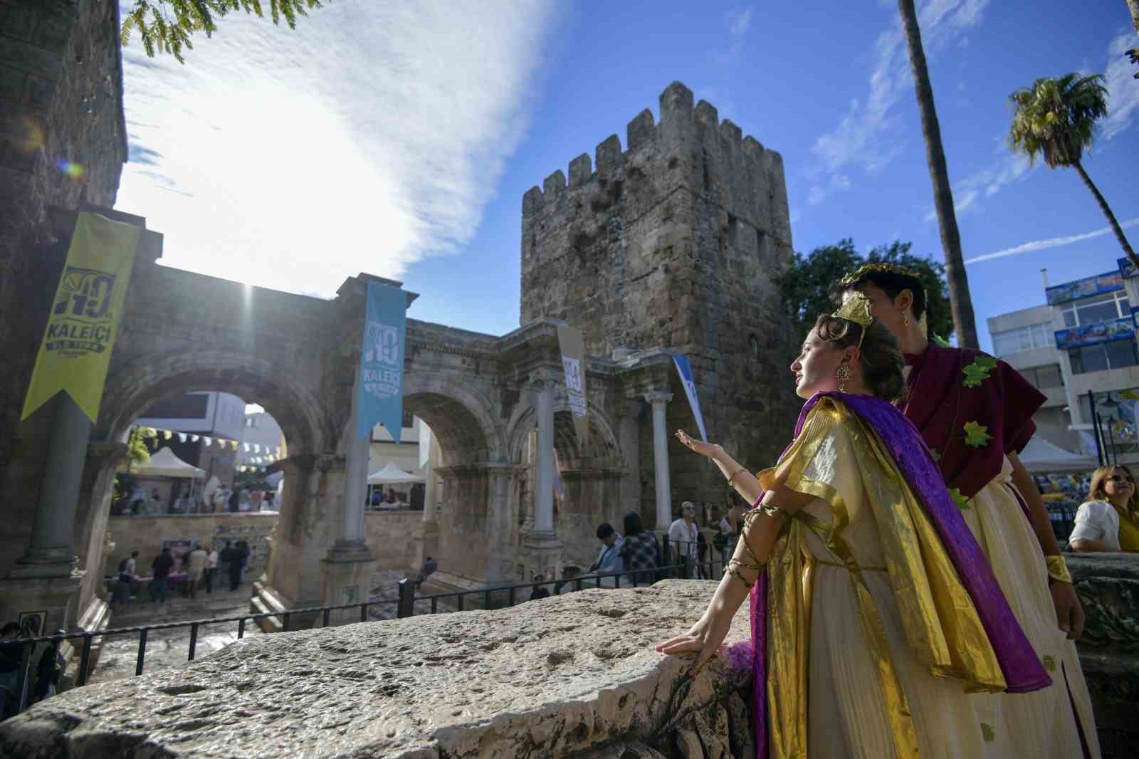 Antalya’da sanatın kalbi Kaleiçi’nde attı
