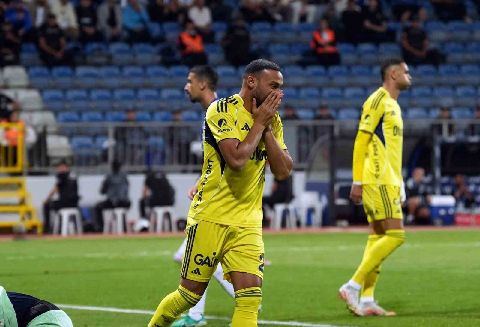 Fenerbahçe’de 2 futbolcu kadro dışı