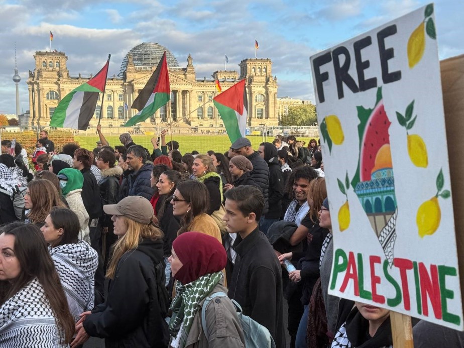 Gazze’de ateşkes sonrası Berlin’de 16 bin kişi Filistin'e destek gösterisinde buluştu