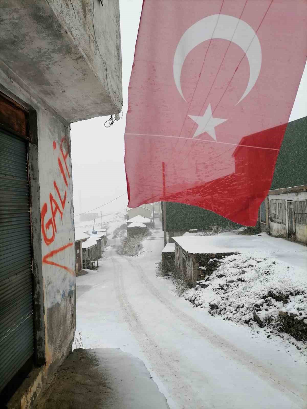 Gümüşhane’nin yüksek kesimleri kara teslim oldu