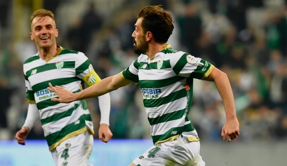 Bursaspor Tahsin Tam y&ouml;netiminde Menemen FK&rsquo;yı 3-0 mağlup etti
