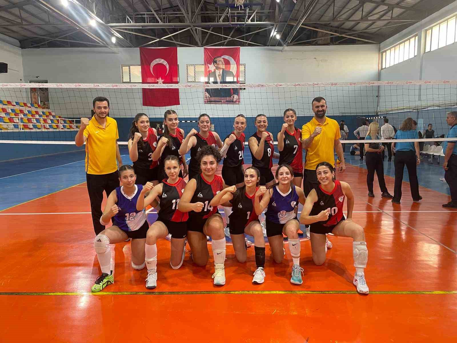 Malatya Voleybol deplasmanda, Nicer Hotel Voleybol evinde galip geldi
