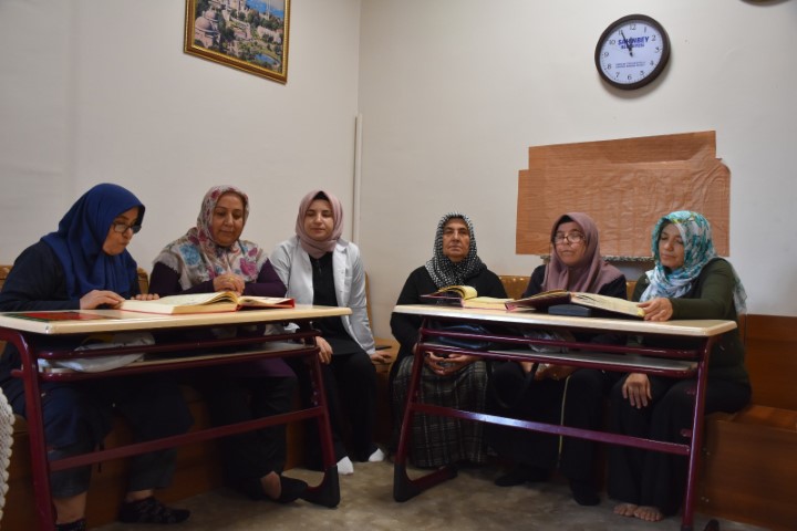 70 yaşında Kur’an-ı Kerim okumayı öğrendi