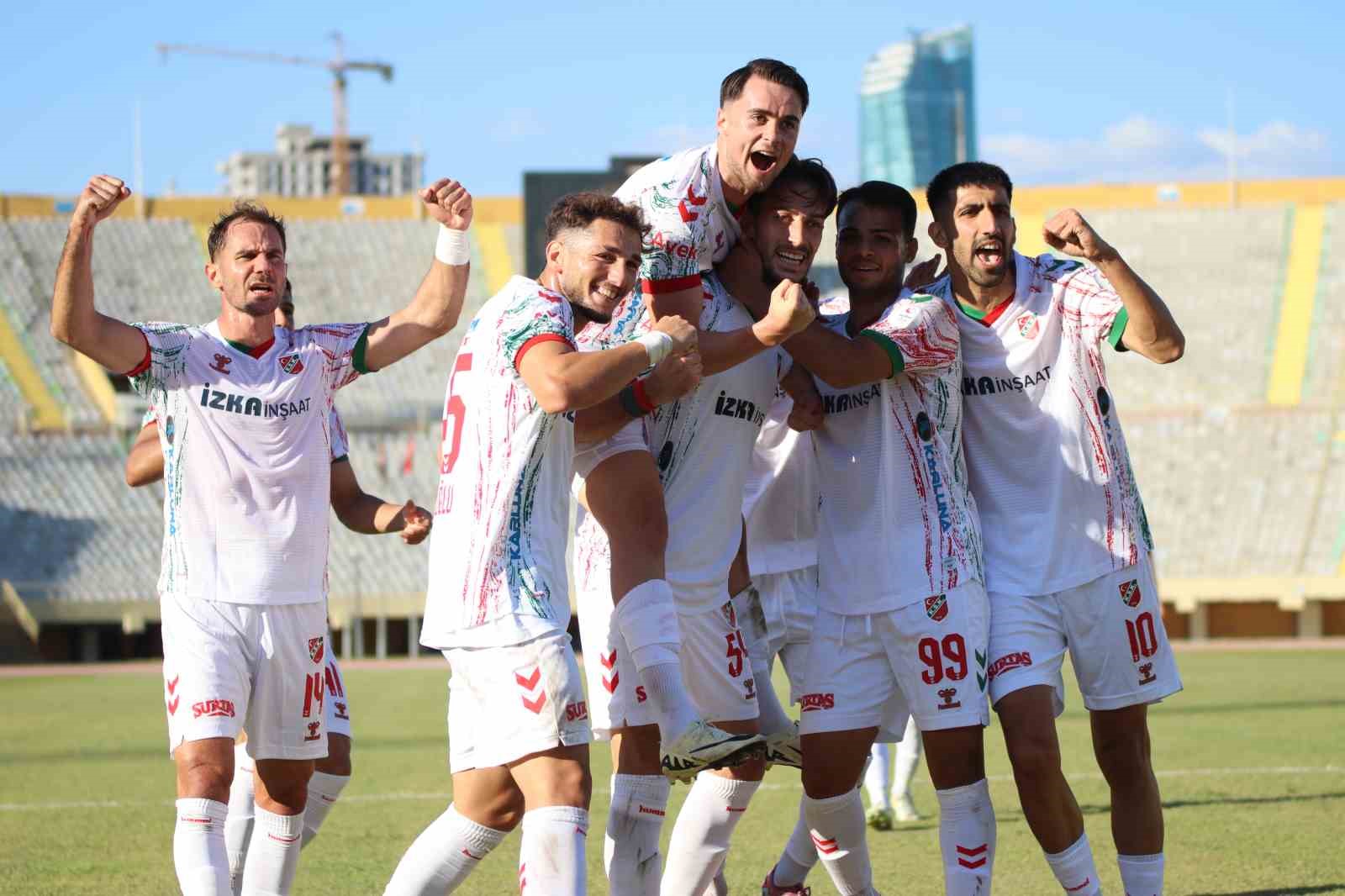 Karşıyaka, kayıpsız bir şekilde yoluna devam ediyor
