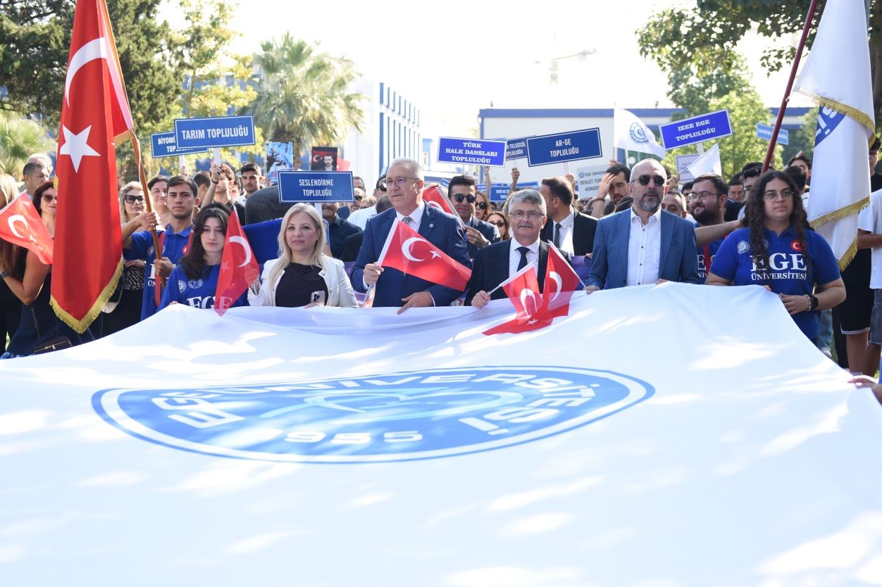 E&Uuml;&rsquo;de &ouml;ğrenci kul&uuml;plerine yoğun ilgi
