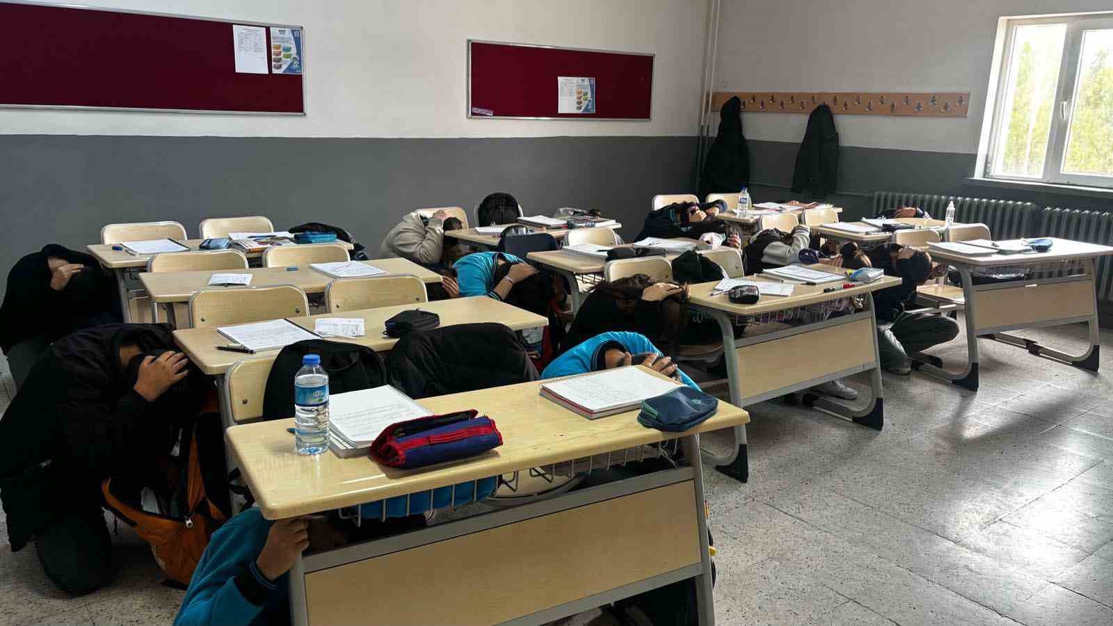 Aydıntepe’deki tüm okullarda tahliye tatbikatı yapıldı