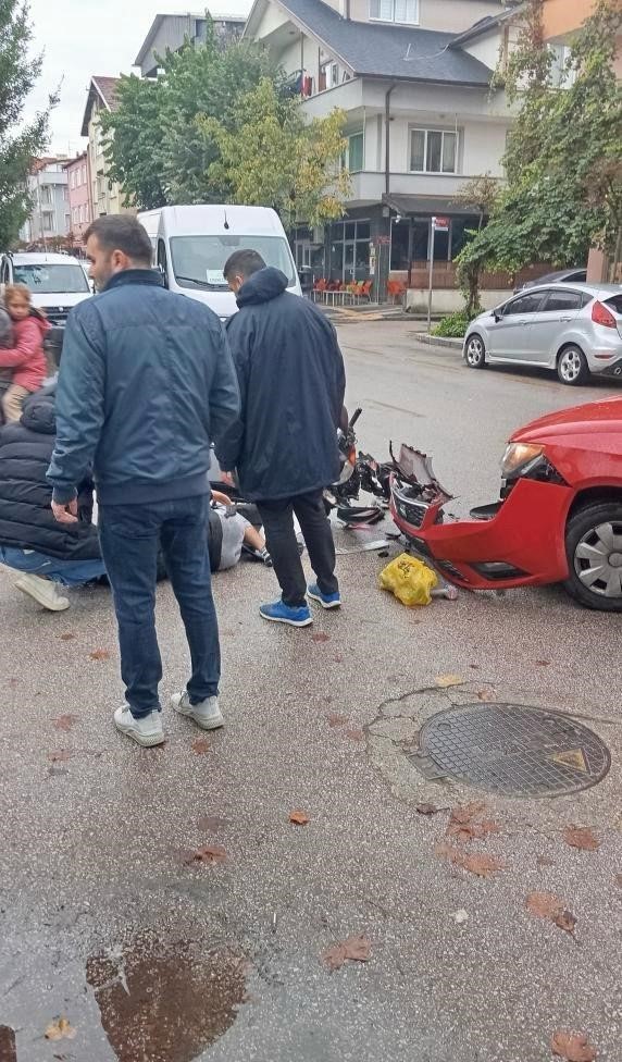 Motosiklet ve otomobil kafa kafaya &ccedil;arpıştı: 1 yaralı

