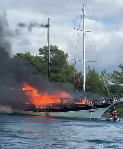 Gulet tekne k&uuml;le d&ouml;nd&uuml;
