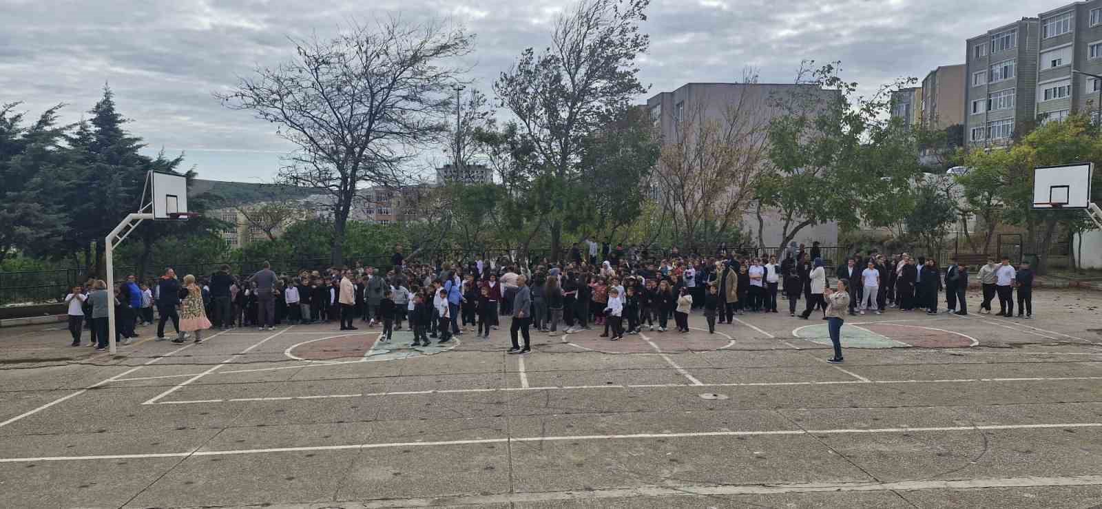 Bandırma&rsquo;da &ouml;ğrenciler afet tatbikatında buluştu
