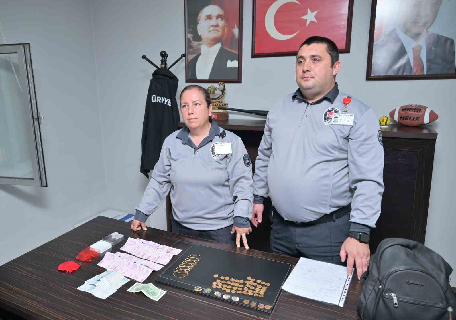 Esenyurt&rsquo;ta g&uuml;venlik g&ouml;revlisinden &ouml;rnek davranış
