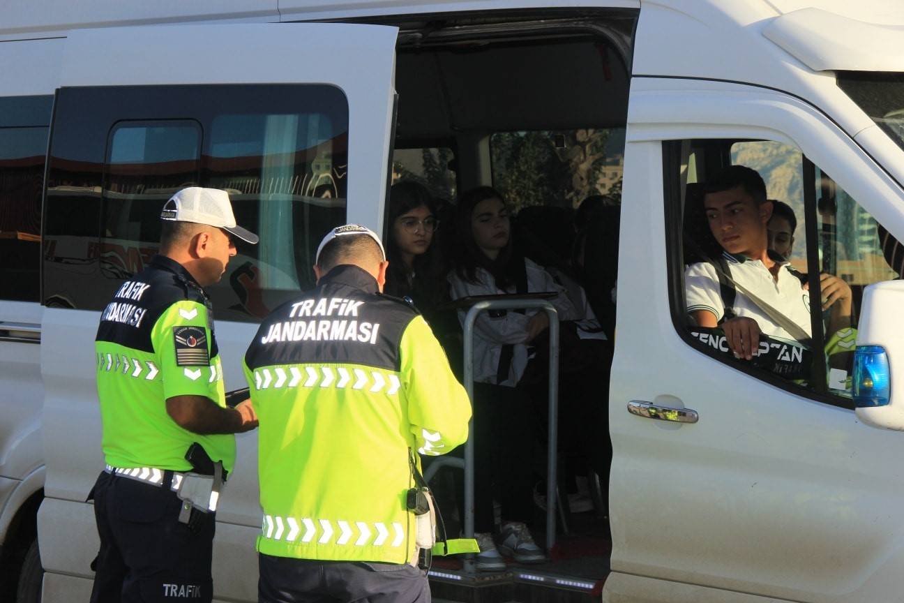 Cizre&rsquo;de okul servislerine sıkı denetim

