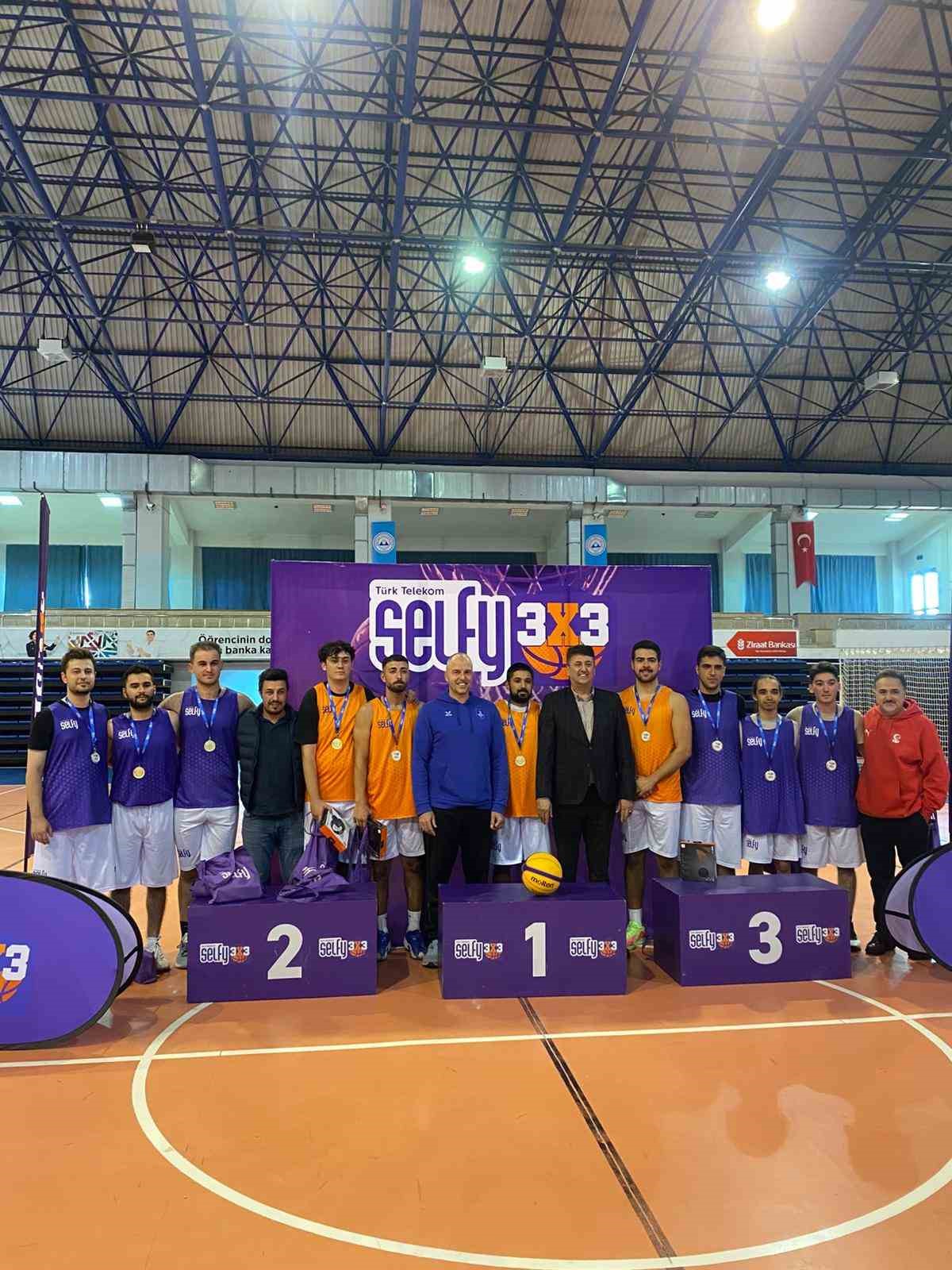 ER&Uuml;&rsquo;de 3X3 turnuvası sona erdi
