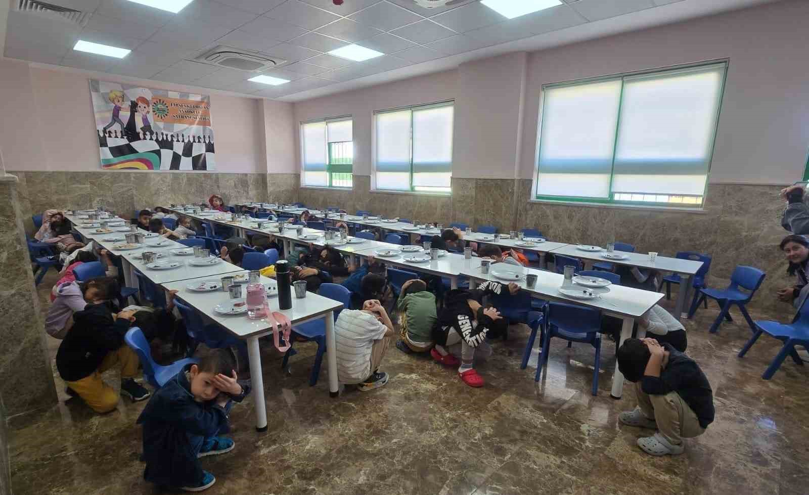 Mersin&rsquo;de t&uuml;m okullarda eş zamanlı afet tatbikatı ger&ccedil;ekleştirildi
