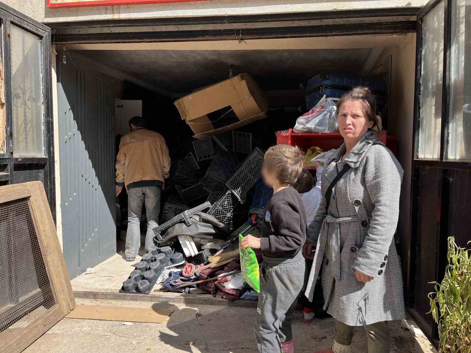 "Ben çalışan bir insanım, ev sahibimin iki parça eşyası kayboldu diye hırsız muamelesi görüp dışarı atıldık"