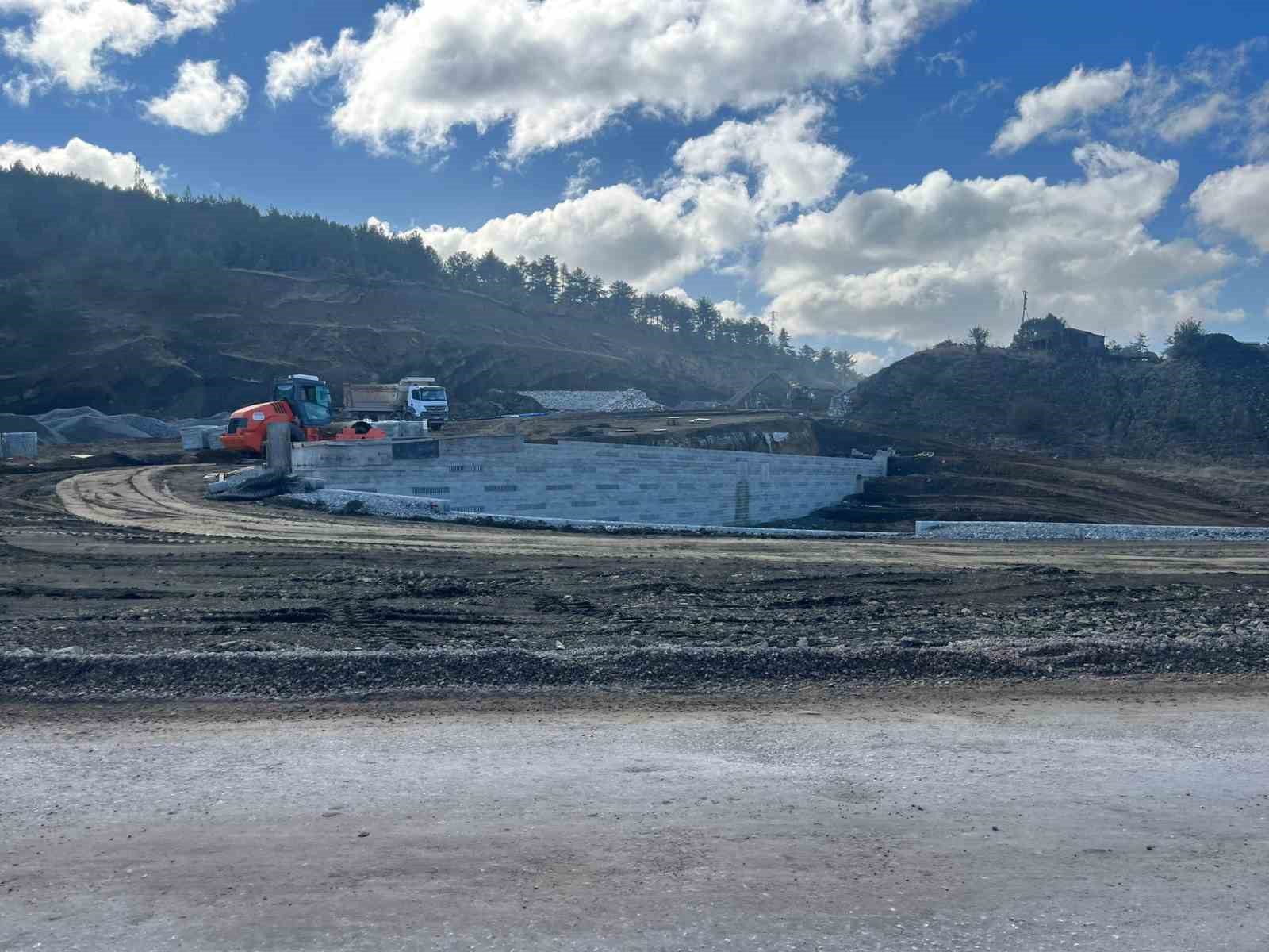 Tavşanlı-Domaniç yolunda çalışmalar sürüyor
