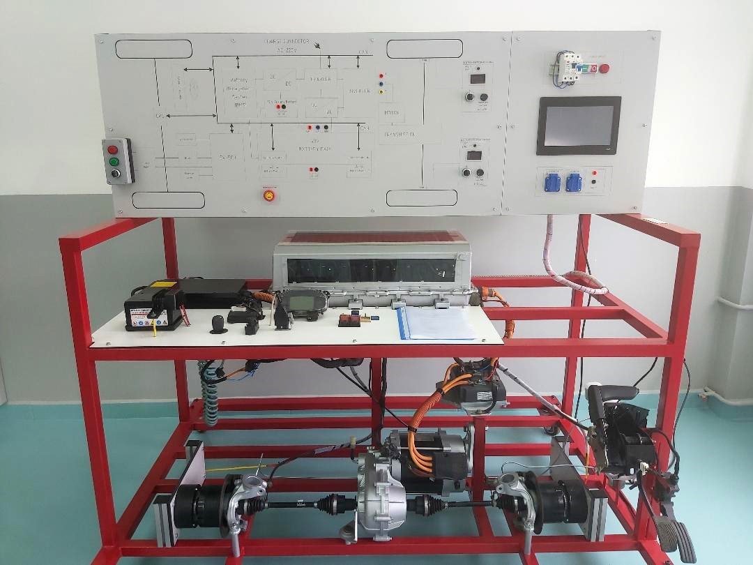 Elektrikli ara&ccedil;lar eğitim merkezinde kurulum &ccedil;alışmaları hızla ilerliyor
