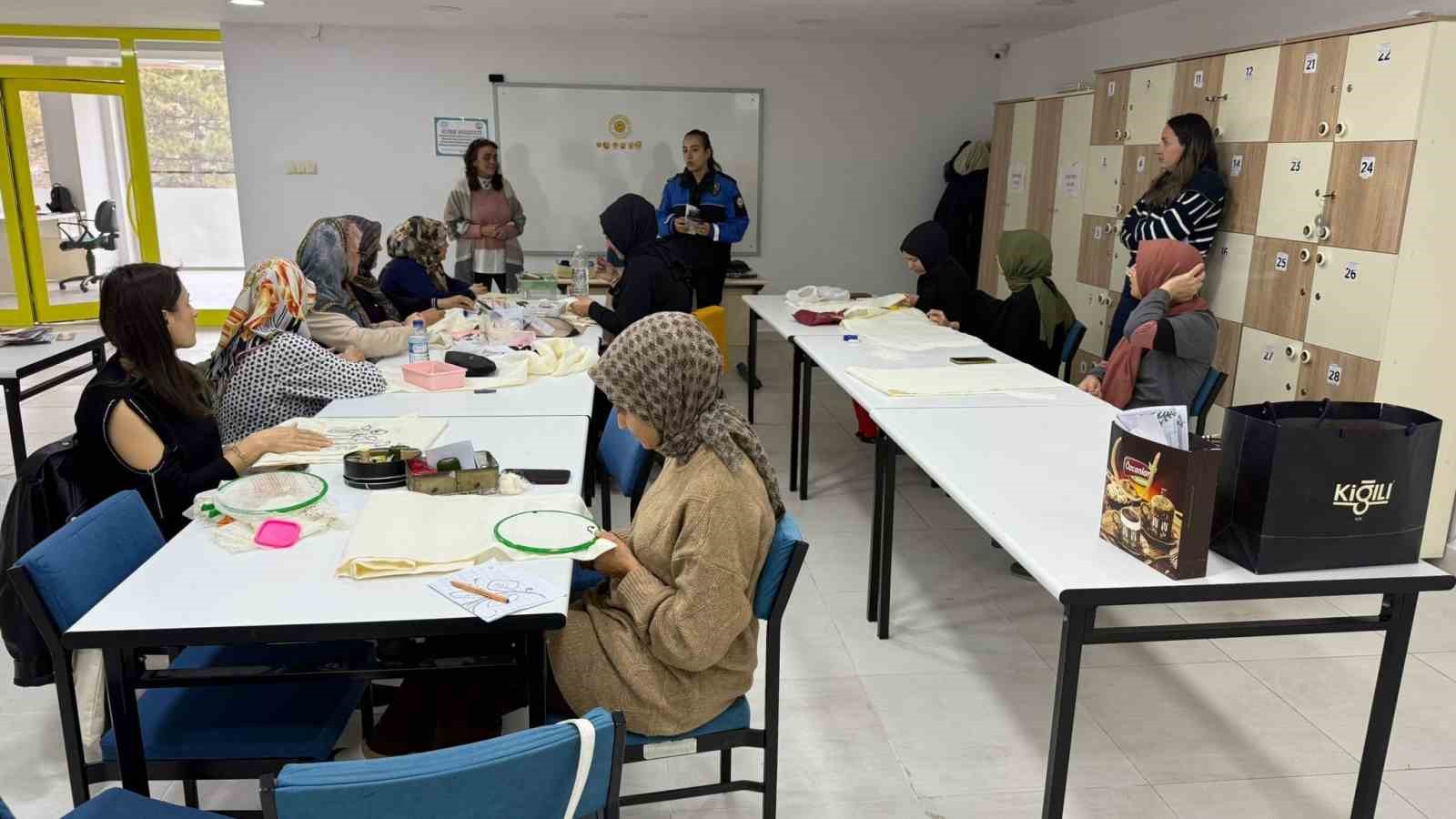 &Ccedil;ankırı&rsquo;da kadınlara KADES ve UYUMA bilgilendirmesi
