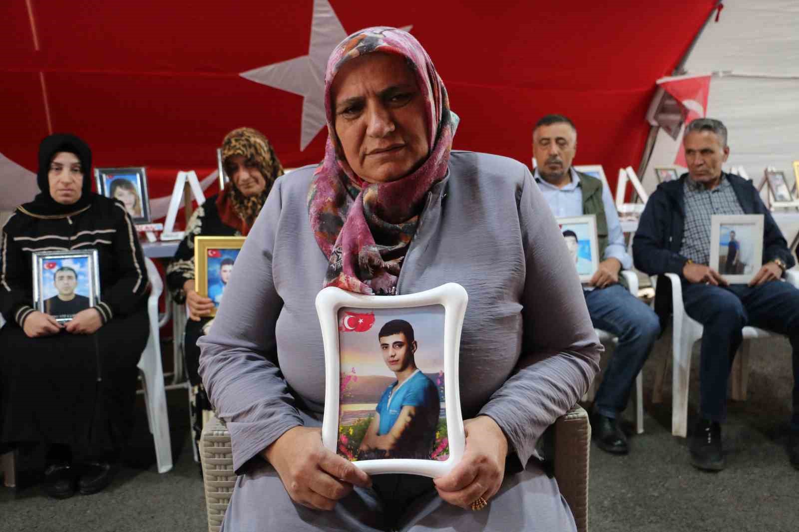 Diyarbakır anneleri evlat n&ouml;betini kararlılıkla s&uuml;rd&uuml;r&uuml;yor
