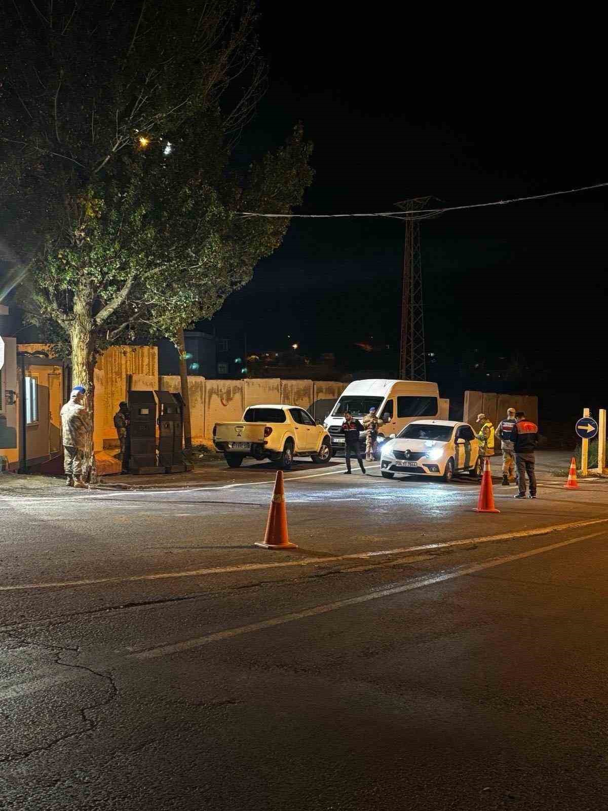 Tatvan&rsquo;da geniş &ccedil;aplı asayiş uygulaması
