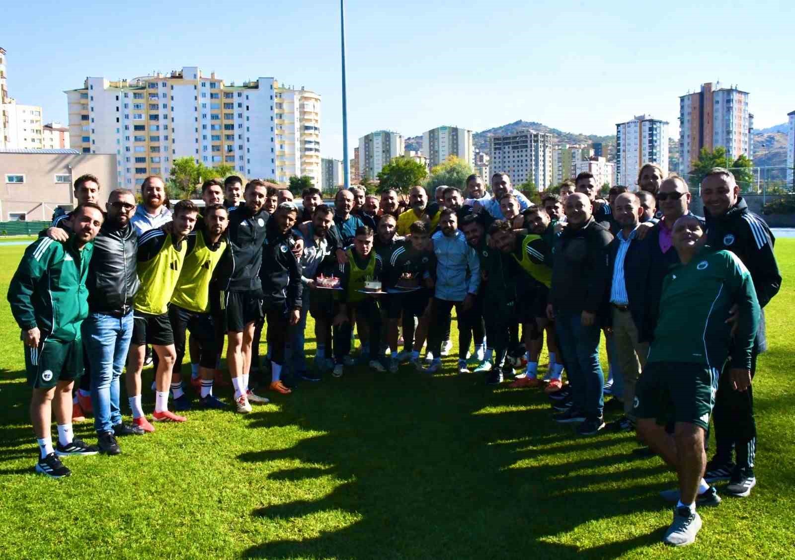 Erciyes 38 FK&rsquo;da s&uuml;rpriz doğum g&uuml;n&uuml;
