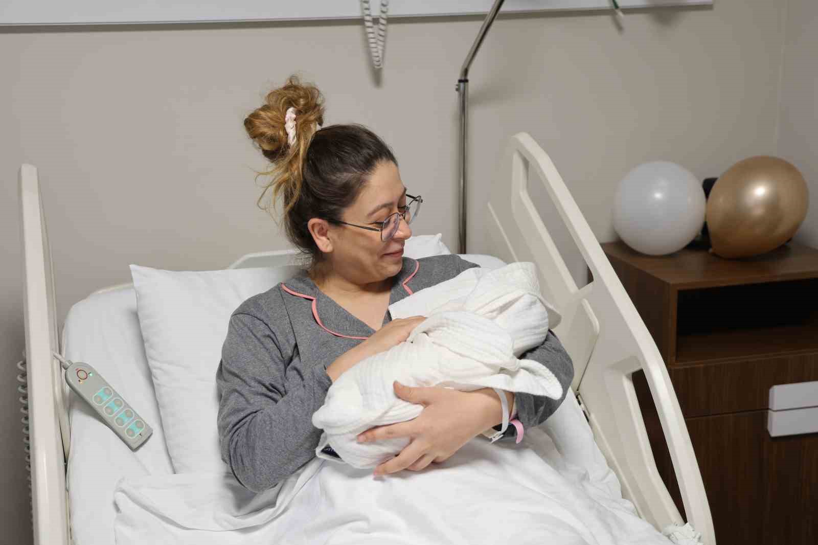 Tekrarlayan düşüklerin ardından gelen mutluluk
