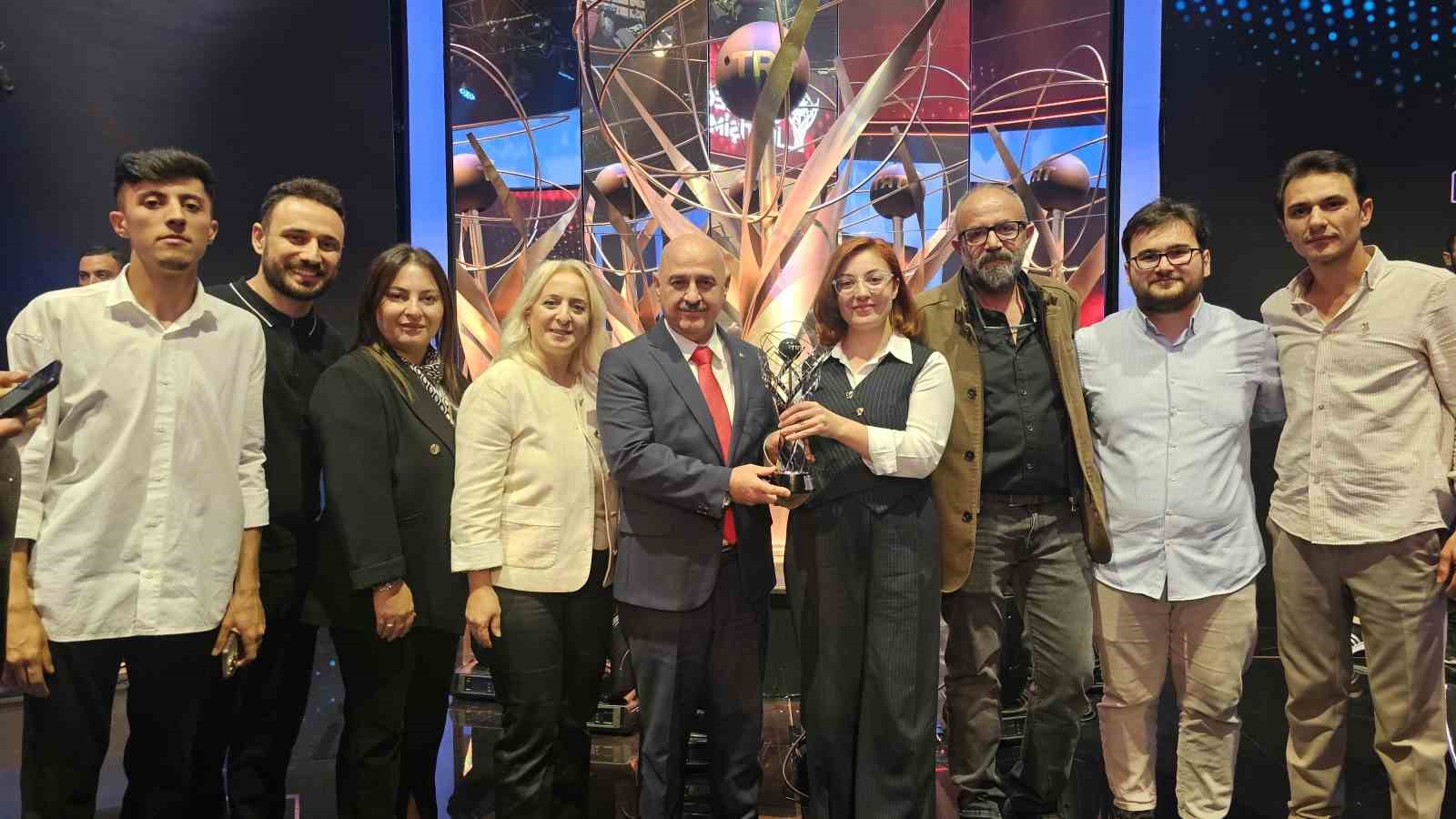 D&uuml;zce &Uuml;niversitesi geleceğin iletişimcileri yarışmasından &ouml;d&uuml;lle d&ouml;nd&uuml;
