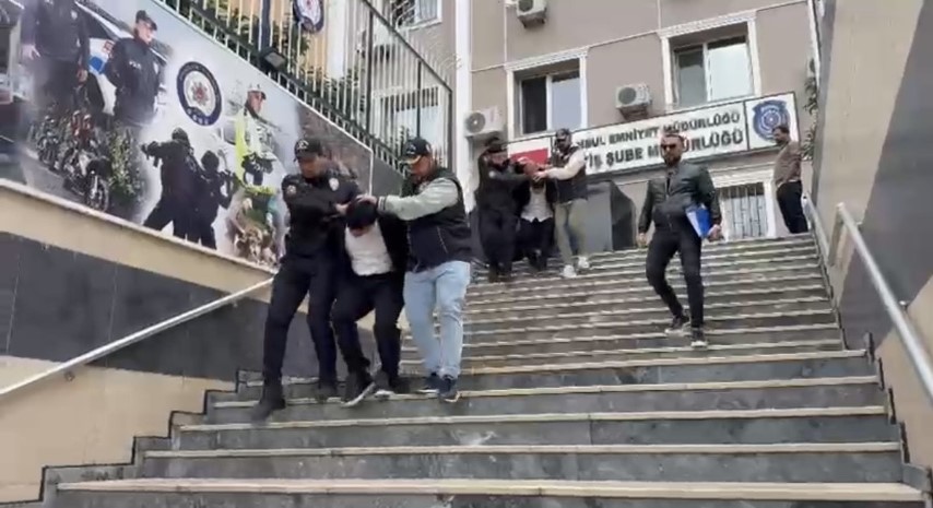 Gaziosmanpaşa’da kuyumcuyu darp edip 1 kilo altın ve 300 bin lirayı çaldılar