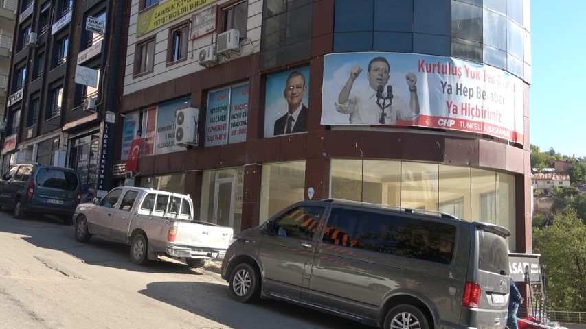 CHP’de demokrasi isyanı: İl başkanı ve yönetim kendilerini binaya kilitleyip eylem başlattı