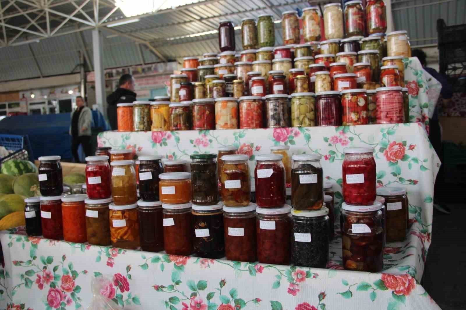 Menteşe’de 25 farklı ev yapımı reçel tezgahı ilgi odağı