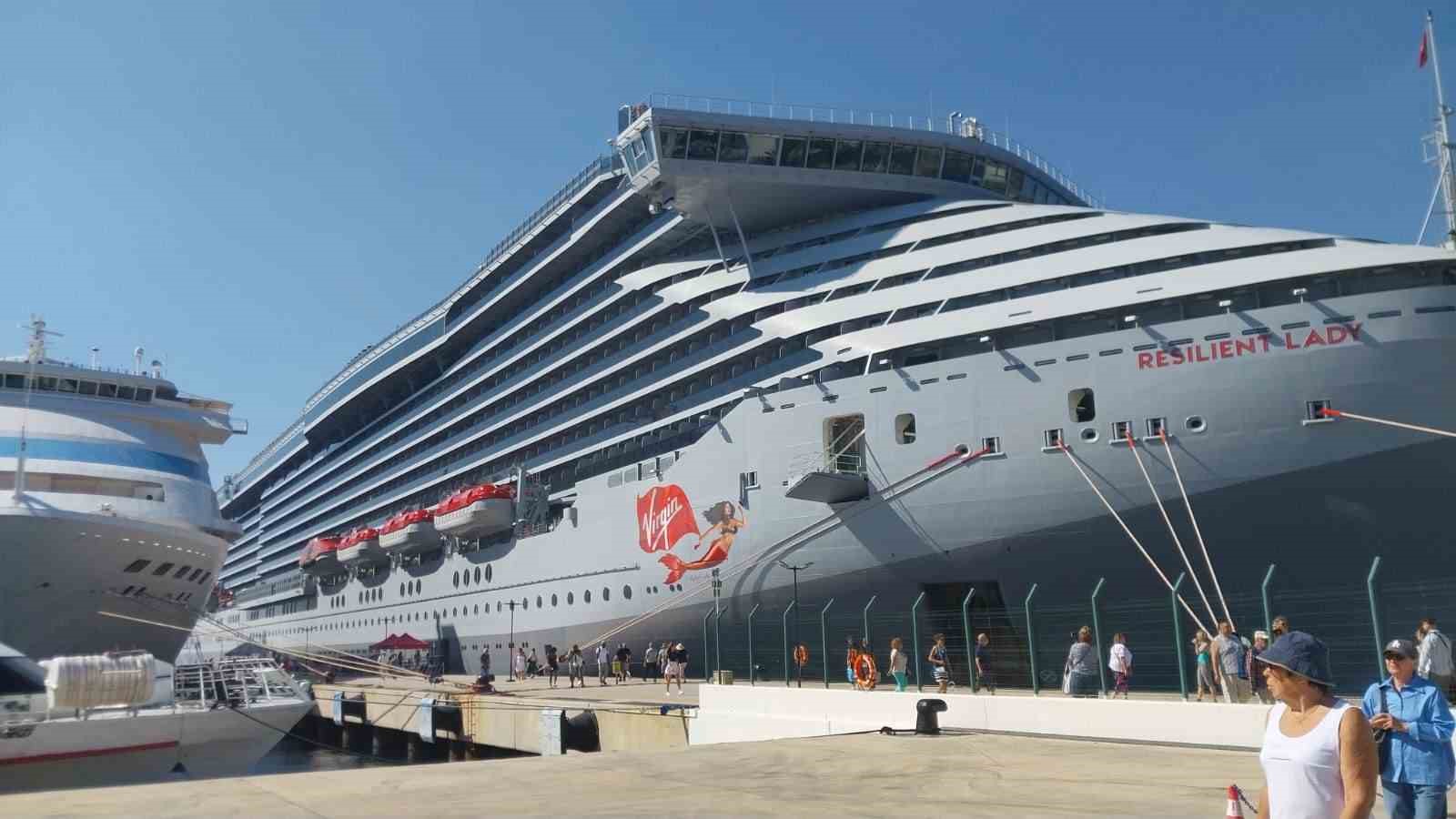 Bodrum&rsquo;a 3 bin 308 yolcu getirdi
