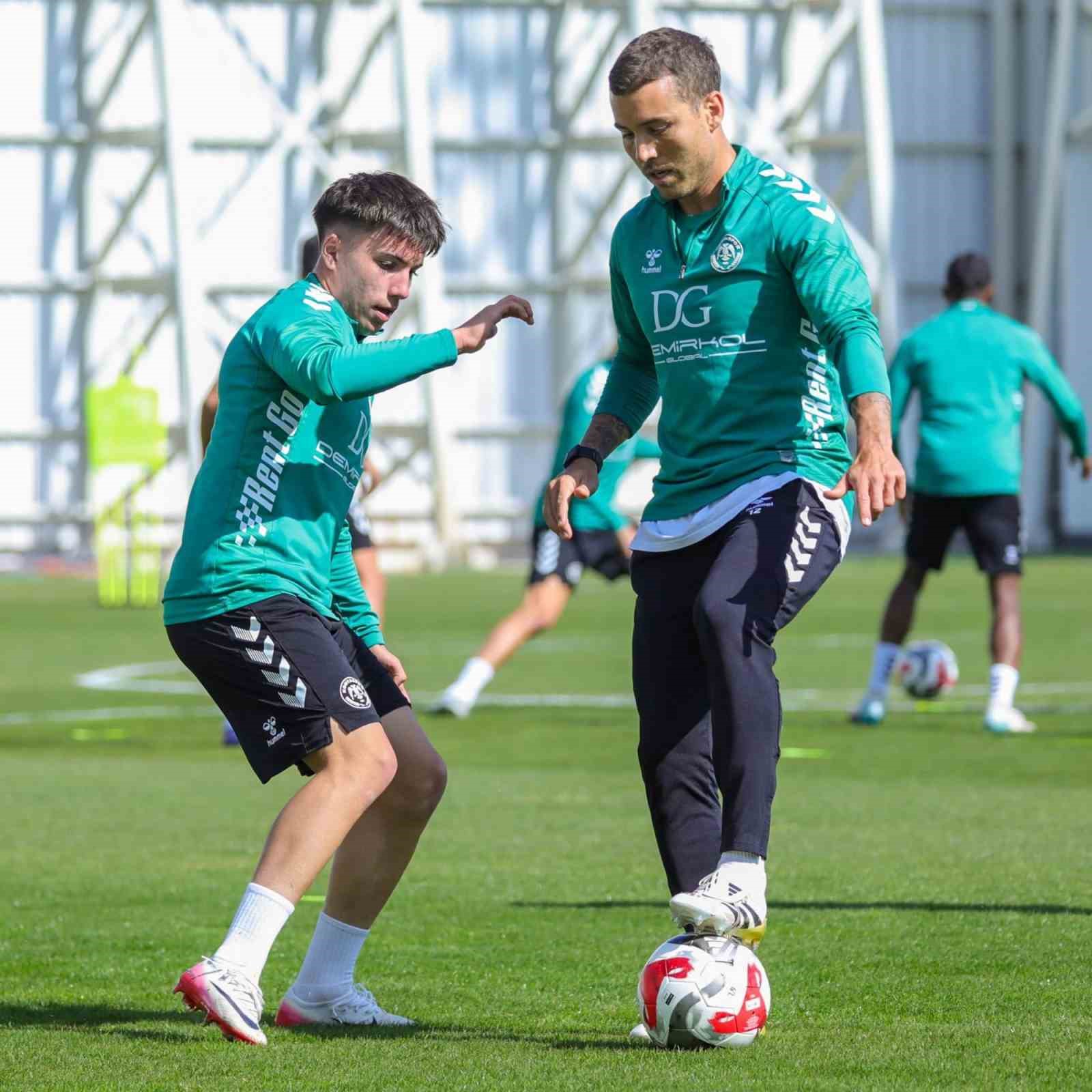 Konyaspor, Kocaelispor ma&ccedil;ının hazırlıklarını s&uuml;rd&uuml;r&uuml;yor
