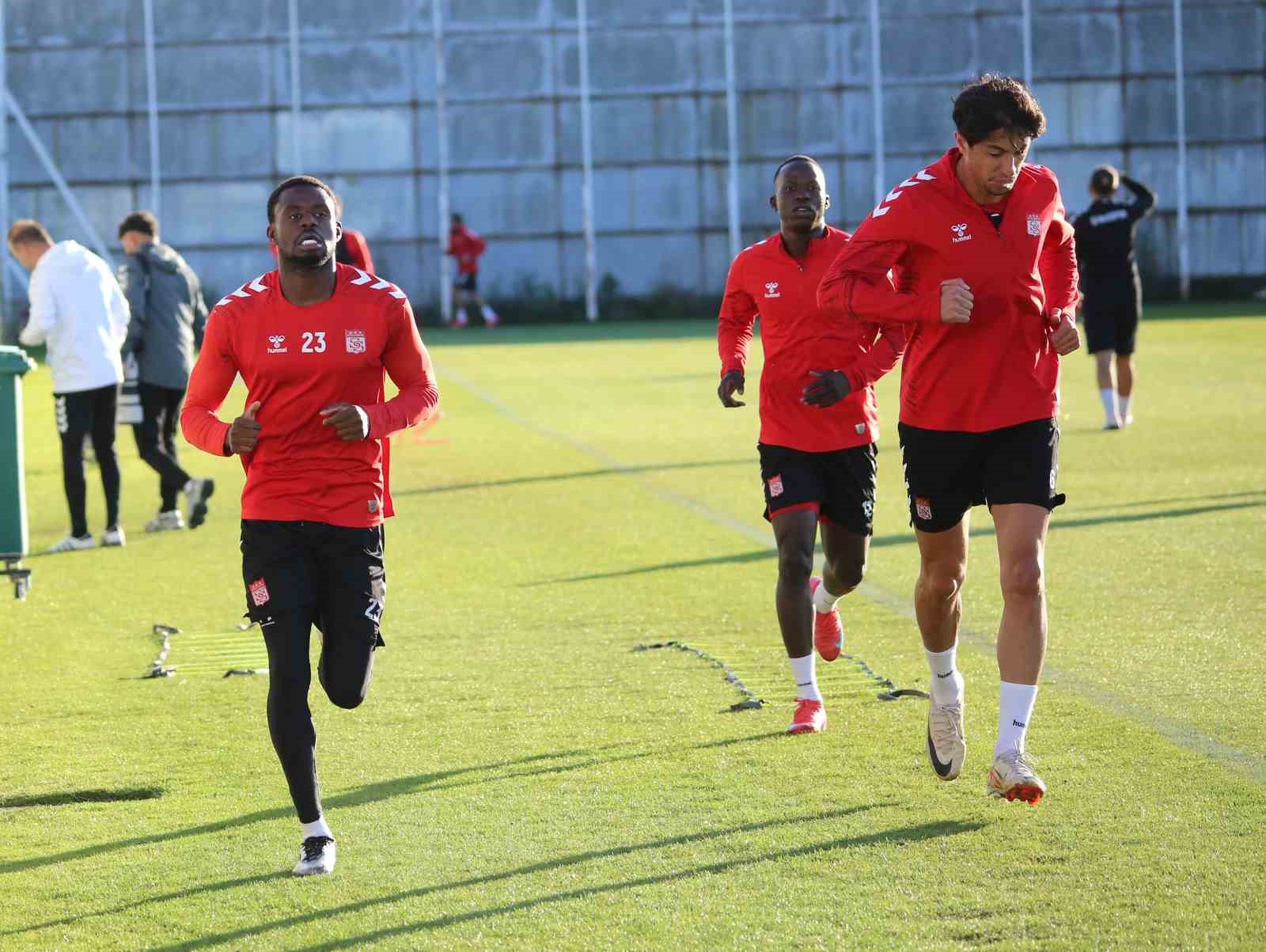 Osman Zeki Korkmaz: "Sivasspor&rsquo;un hedefi play-off oynamak"
