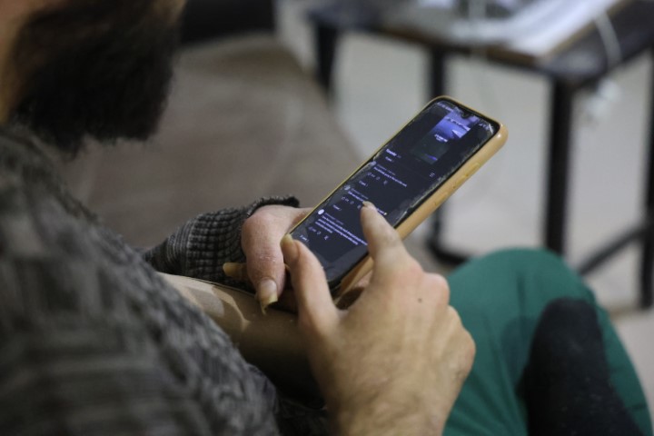 Depremin ardından eve kapanan genç sanal dünyaya bağımlı hale geldi