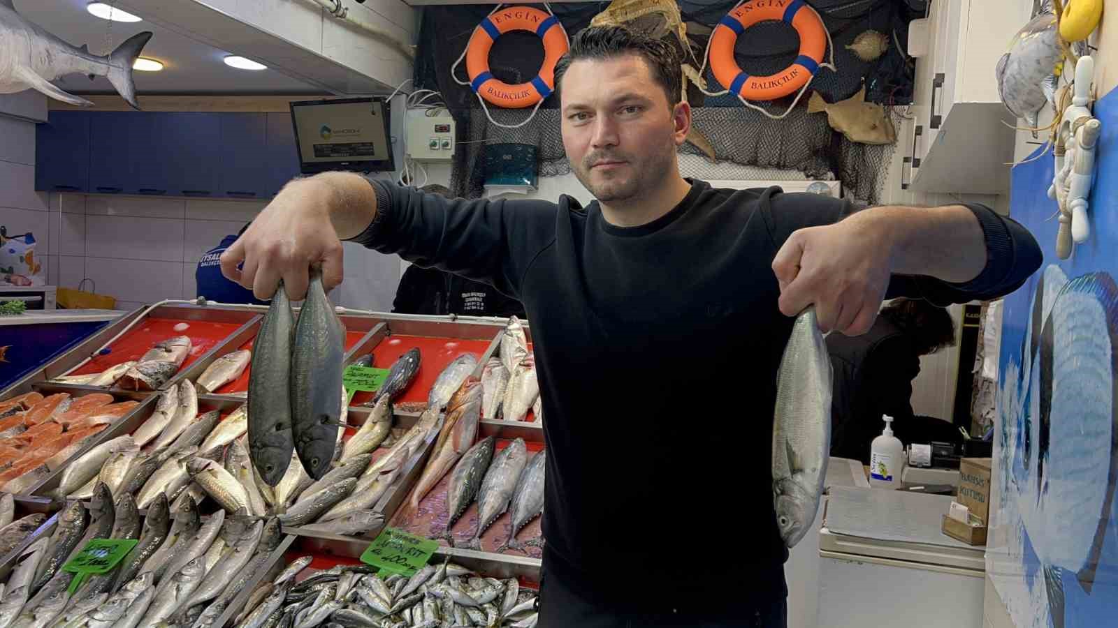 Denizlerin prensi ’lüfer’ 900 liradan tezgahta