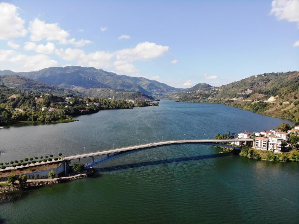 ‘Saklı Cennet’te sular çekildi, gerçekler ortaya çıktı: "Sığ göl, ölü toprak, sönük ilçe"
