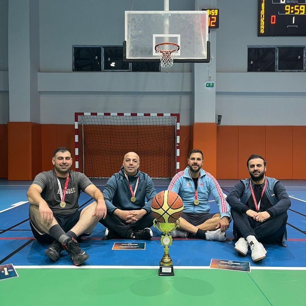 Altıntaş MEM takımı kurumlararası basketbol turnuvasında K&uuml;tahya birincisi
