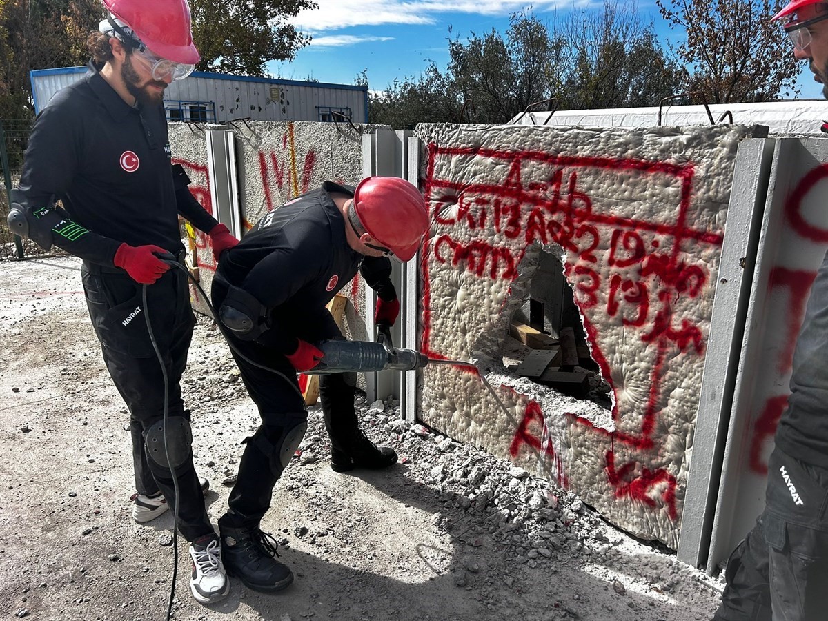 Tekirdağ’da AFAD ekiplerinden kentsel arama kurtarma eğitimi