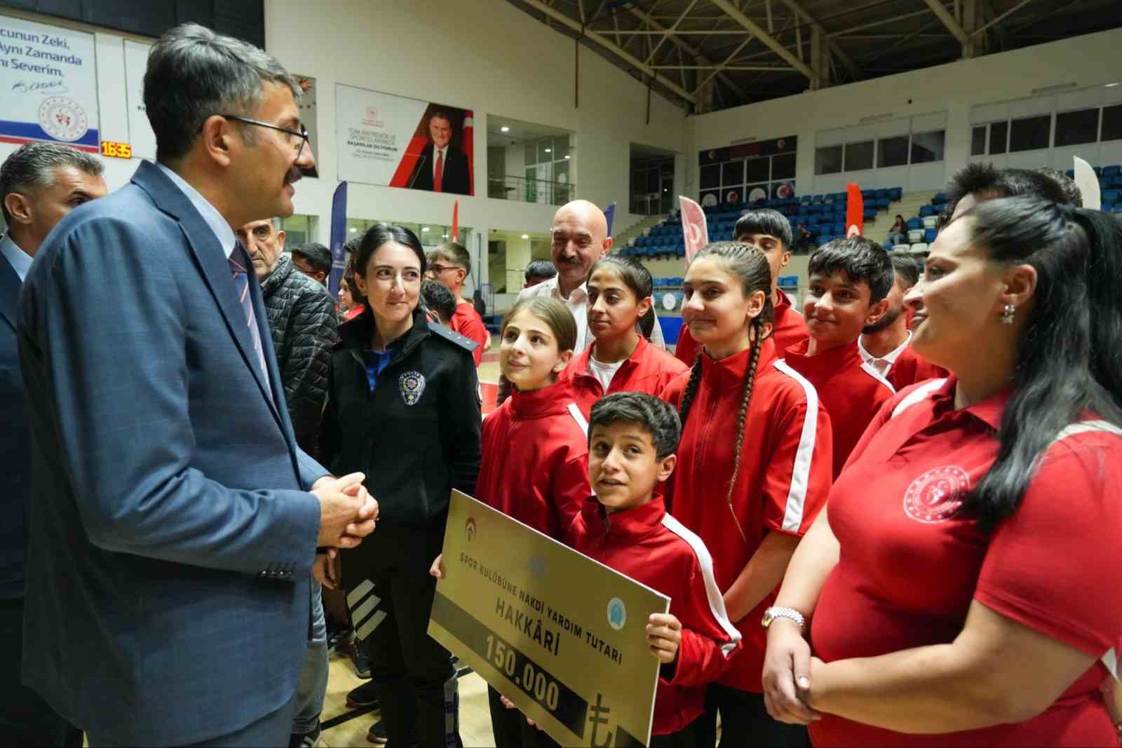 Amat&ouml;r Spor Kul&uuml;plerine nakdi yardım desteği
