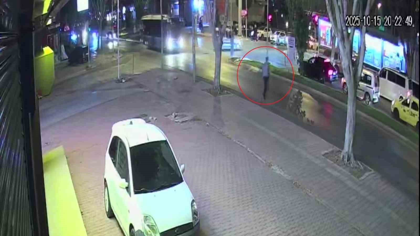 Antalya’da halk otobüsünün yayaya çarptığı kazanın güvenlik kamerası ortaya çıktı