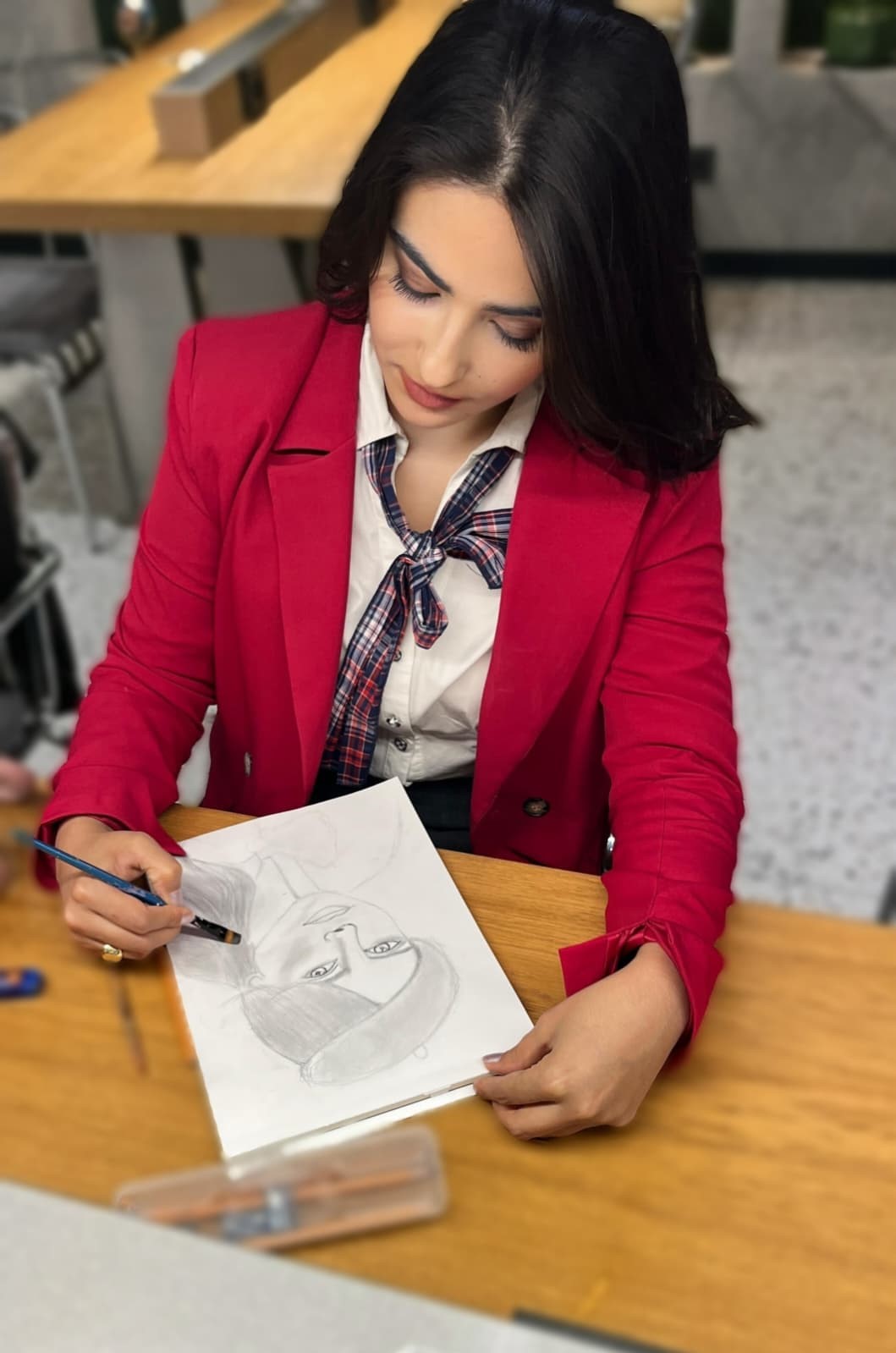 Karşıyaka’nın sanatçı öğretmeni, çocuklara sevgiyi, tuvale hayali işliyor
