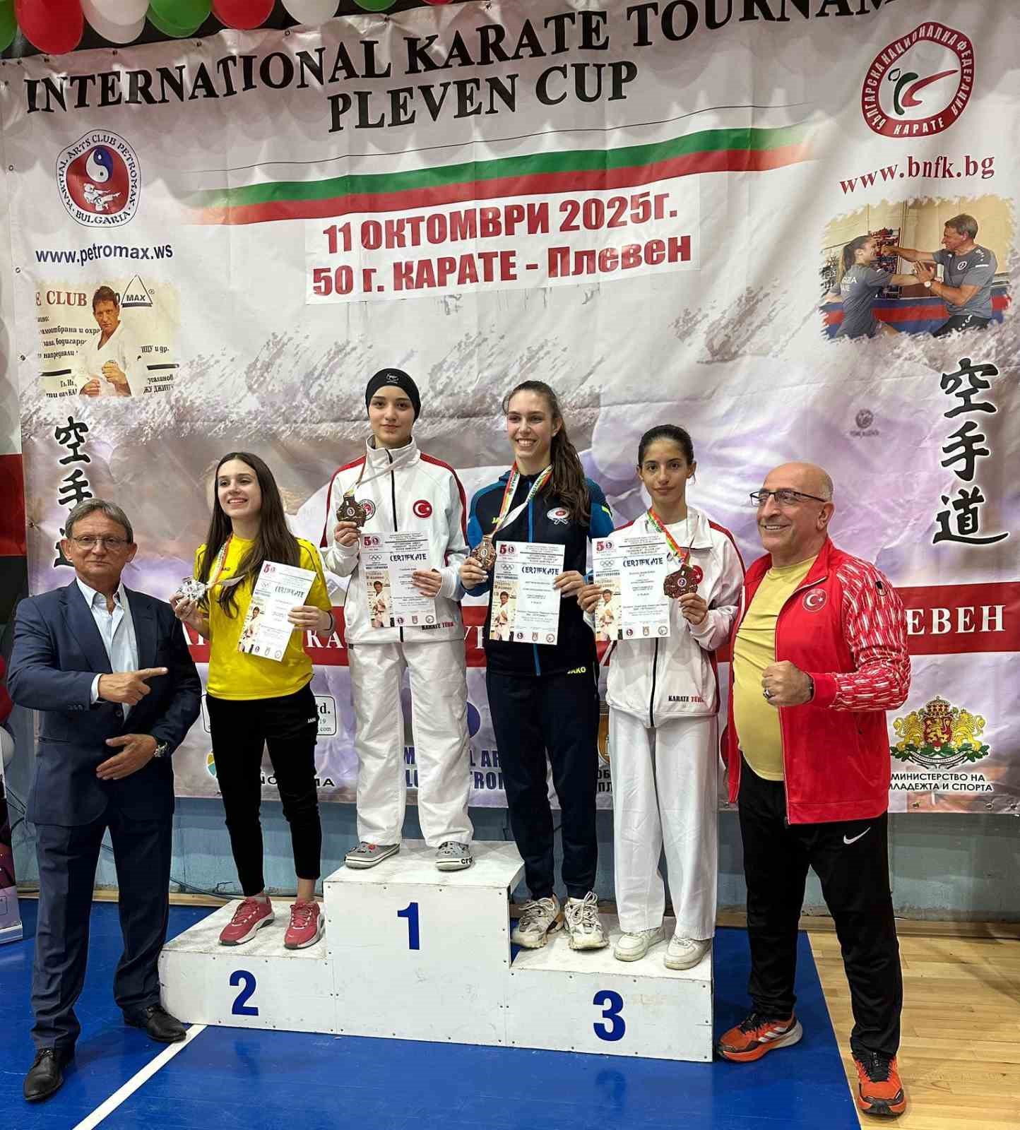 Körfezli karateciler Plevne Kupası’nda zirveye çıktı