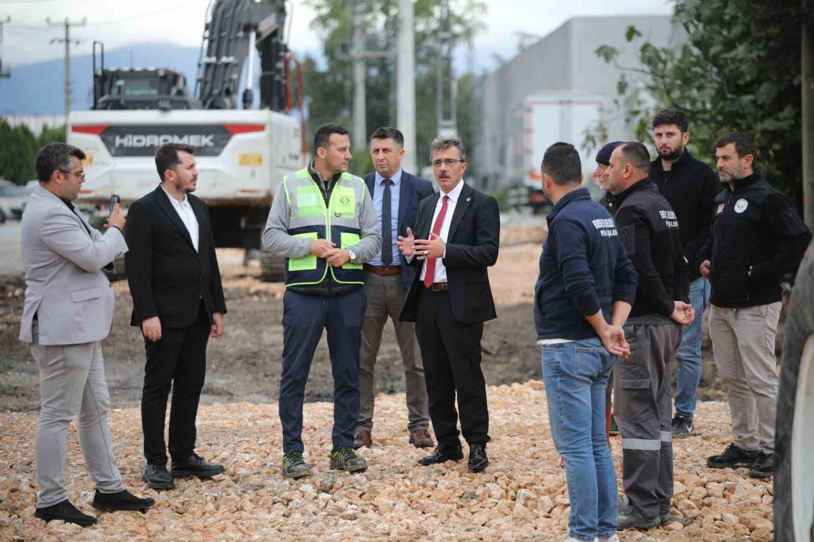 Erenler’e yıl sonuna kadar 30 bin ton asfalt atılacak