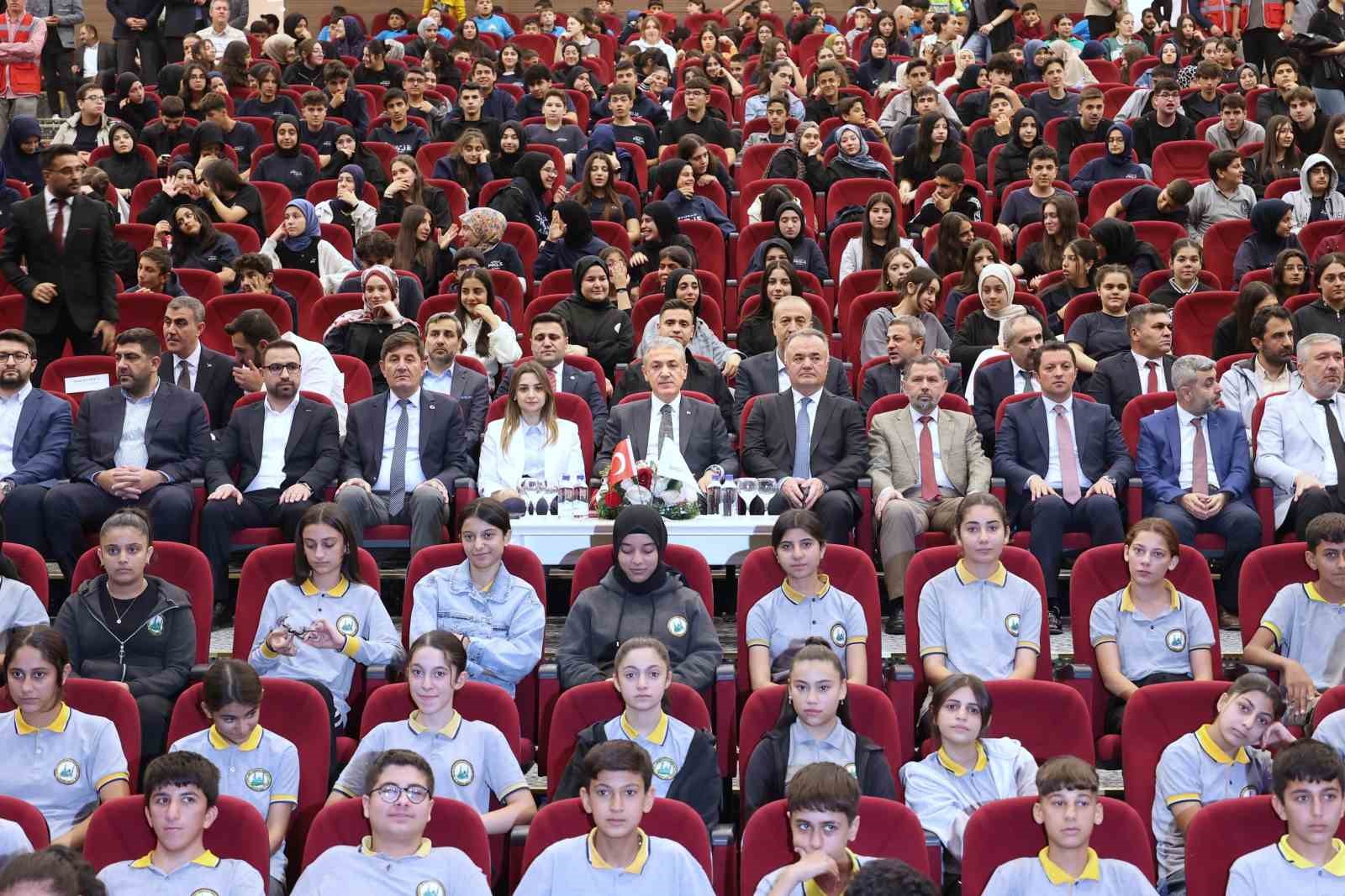 Vali Akkoyun, İmam Hatipliler Haftası programına katıldı
